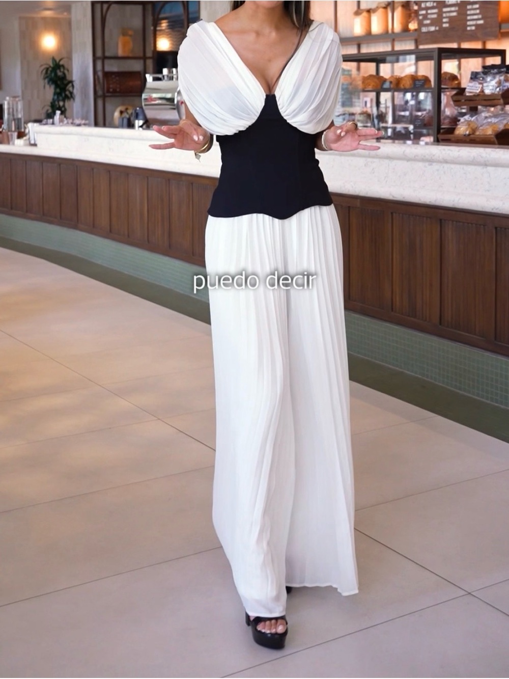 Elegant Two-Tone Wide-Leg Jumpsuit in White and Black